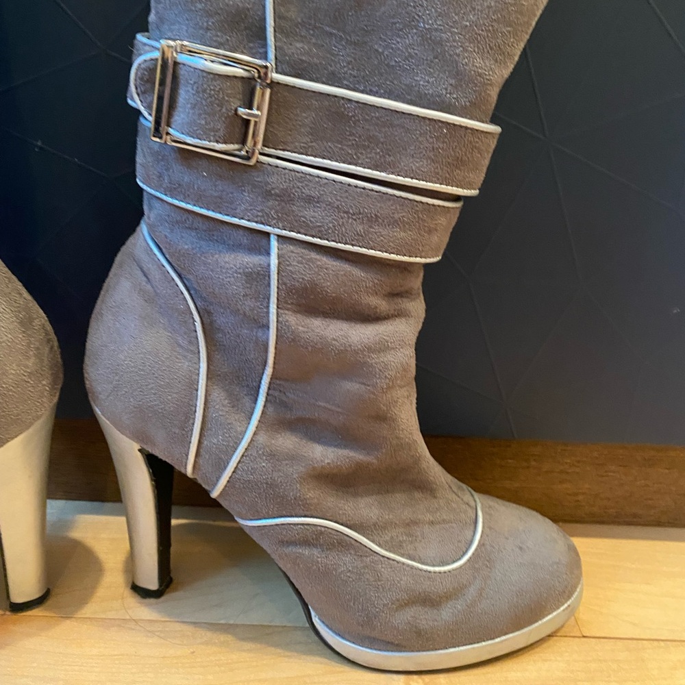 Gray suede with silver piping platform and heel knee high great condition cute!